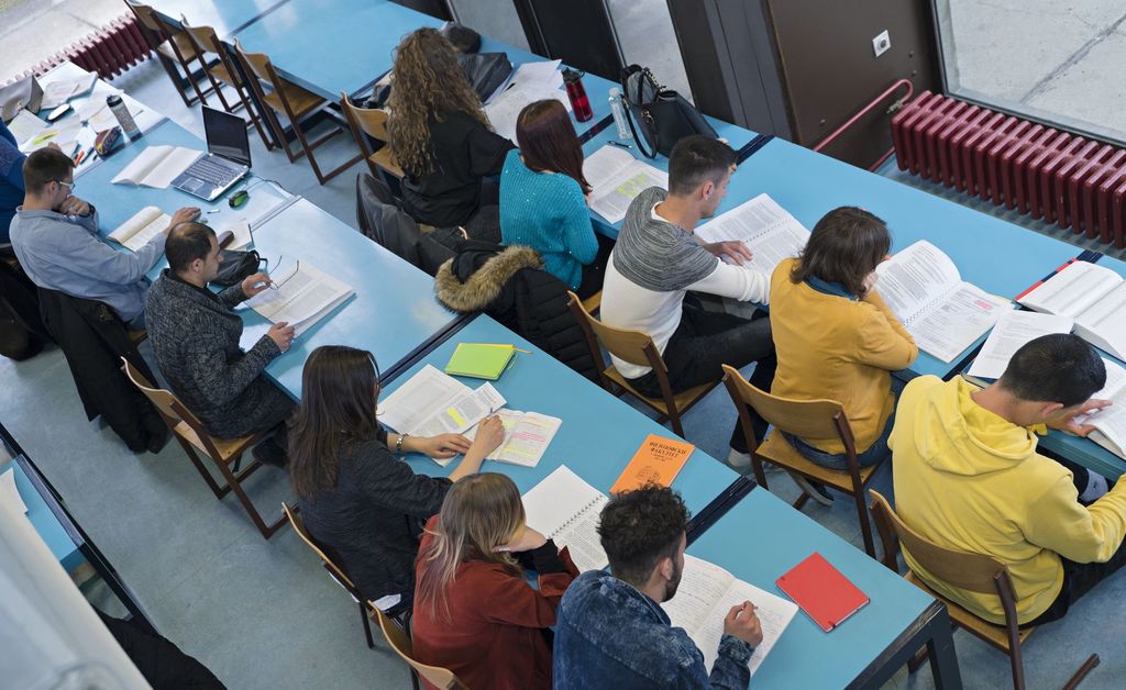 Универзитет у Новом Саду - oд пријаве теме до одбране тезе